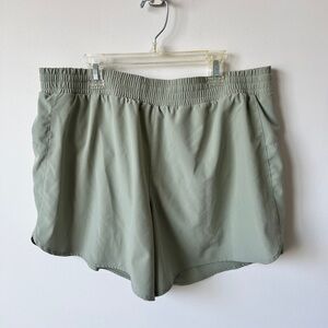 Columbia Women’s Green Elastic Waist Shorts Size Medium Activewear
